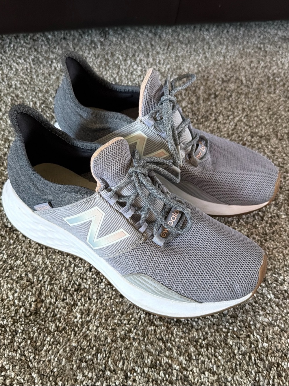 New Balance Women's Gray and Pink Roav fresh foam sneakers tennis shoes 9